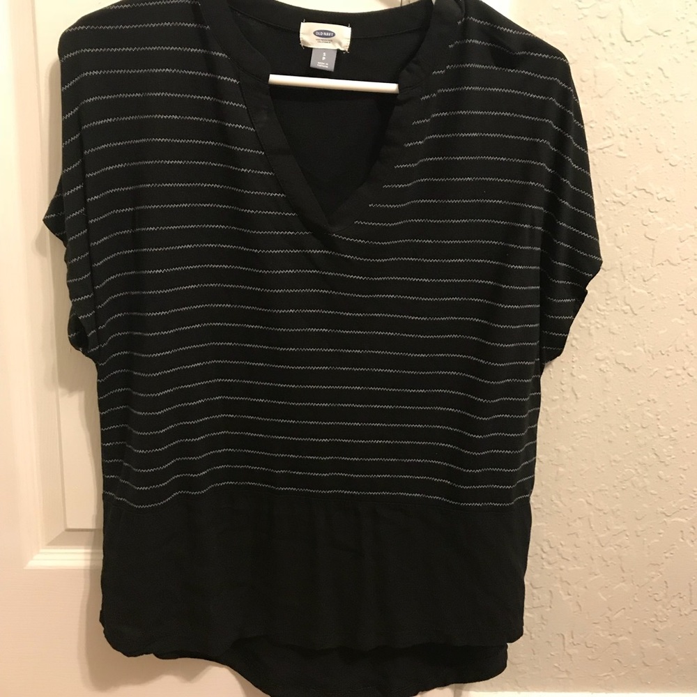 Old navy top. - Picture 1 of 3
